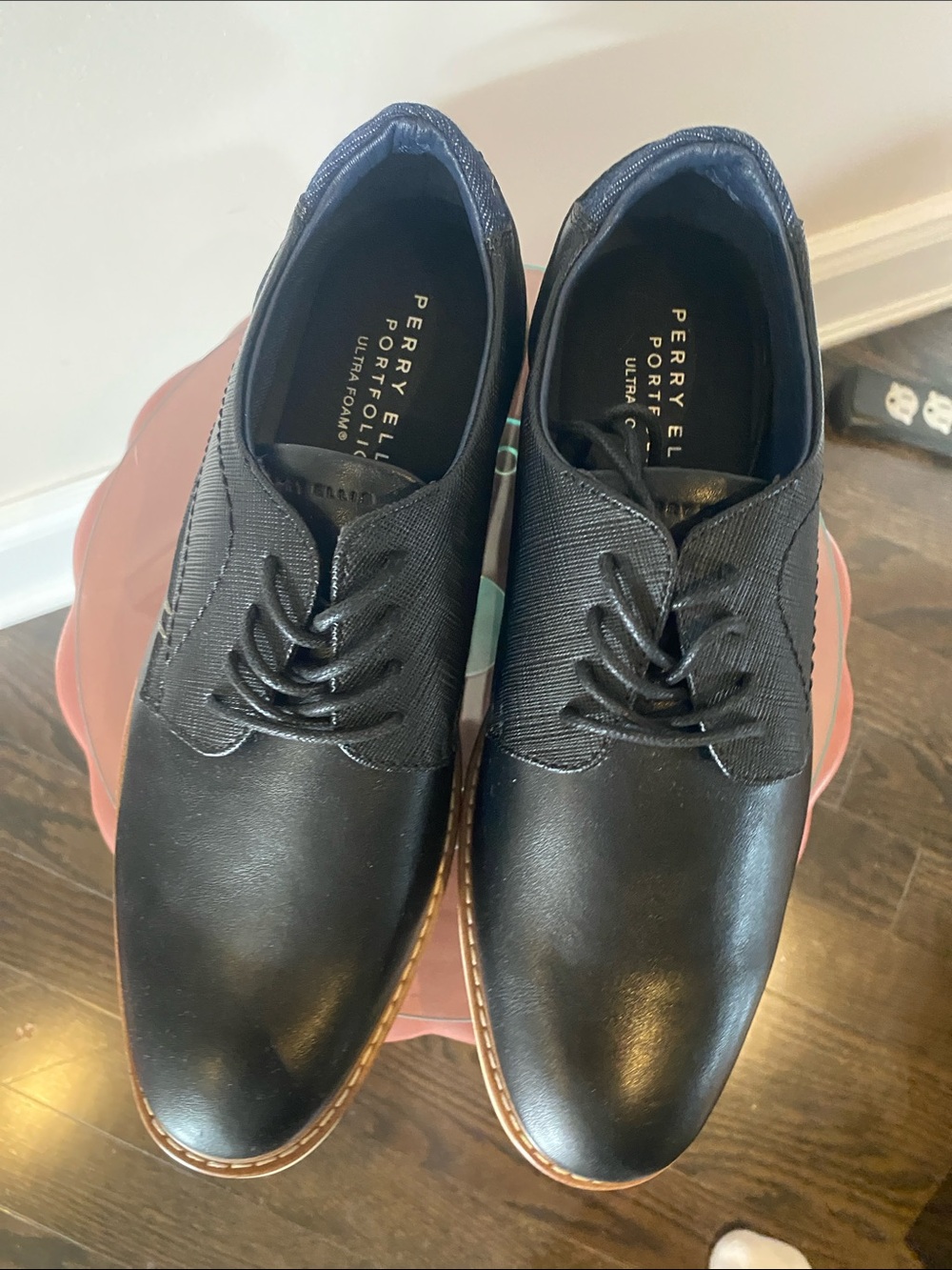 Perry Ellis Black Lace-Up Oxfords with Contrast Brown Welt